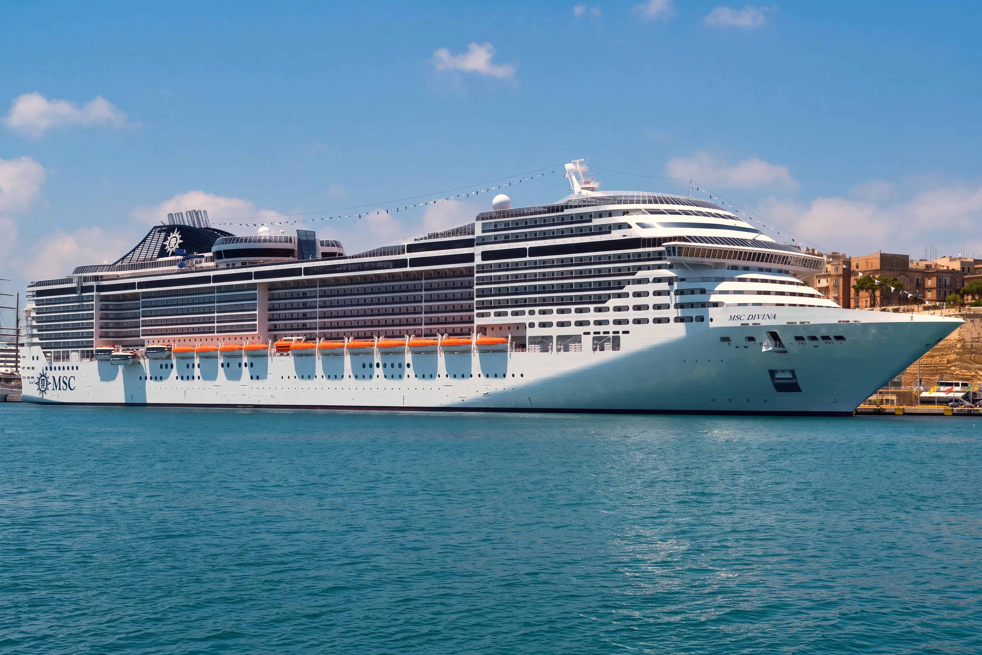 Лайнер MSC Divina